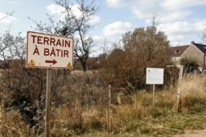 Combien de temps conserver un terrain sans y construire sa maison